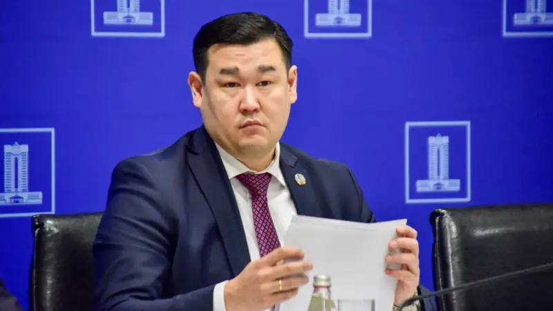 Азат Султанов